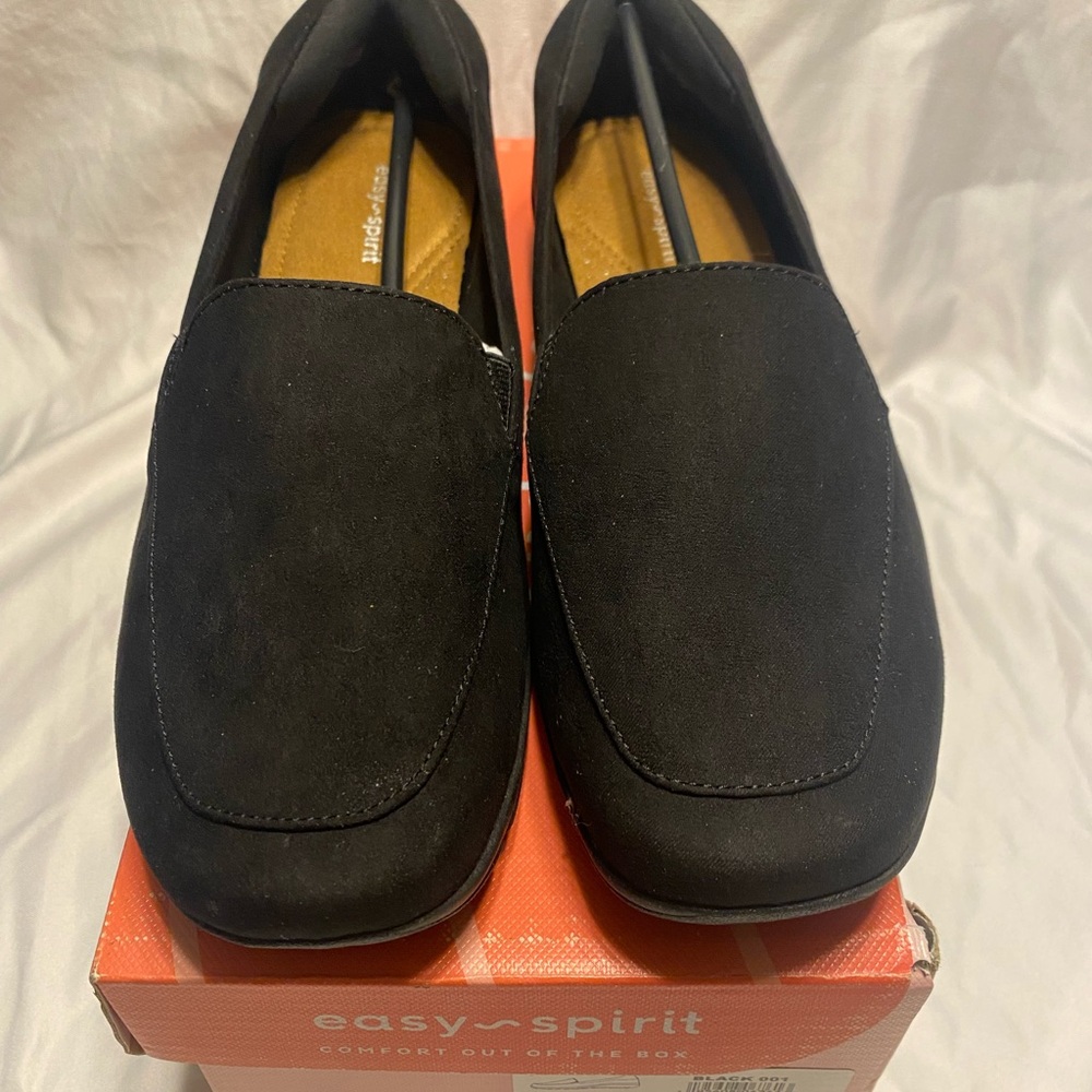 Easy Spirit Women's Black Loafers - Picture 2 of 2